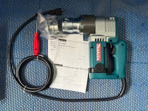 may-siet-cat-bulong-makita-6922nb