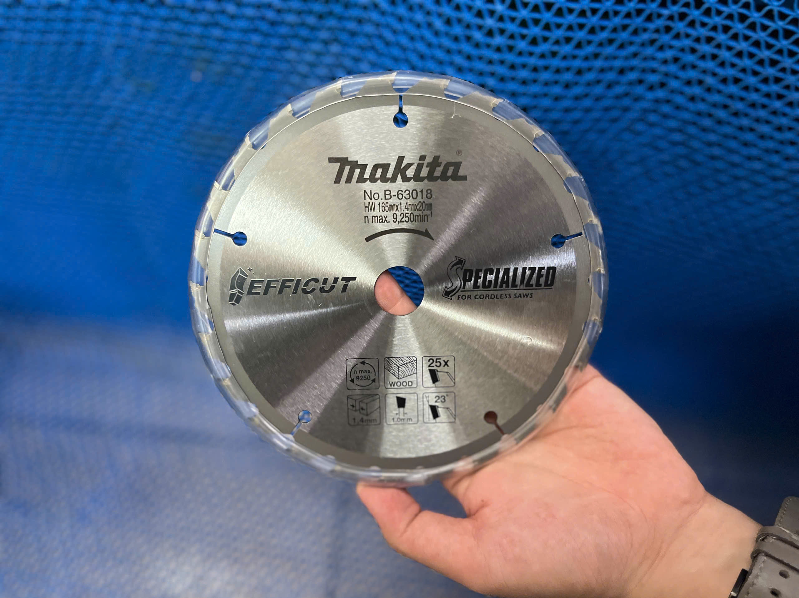 Máy cưa đĩa dùng pin Makita DHS661Z (165mm/AWS/BL) (18V) 2 Đĩa máy cưa Makita DHS661Z