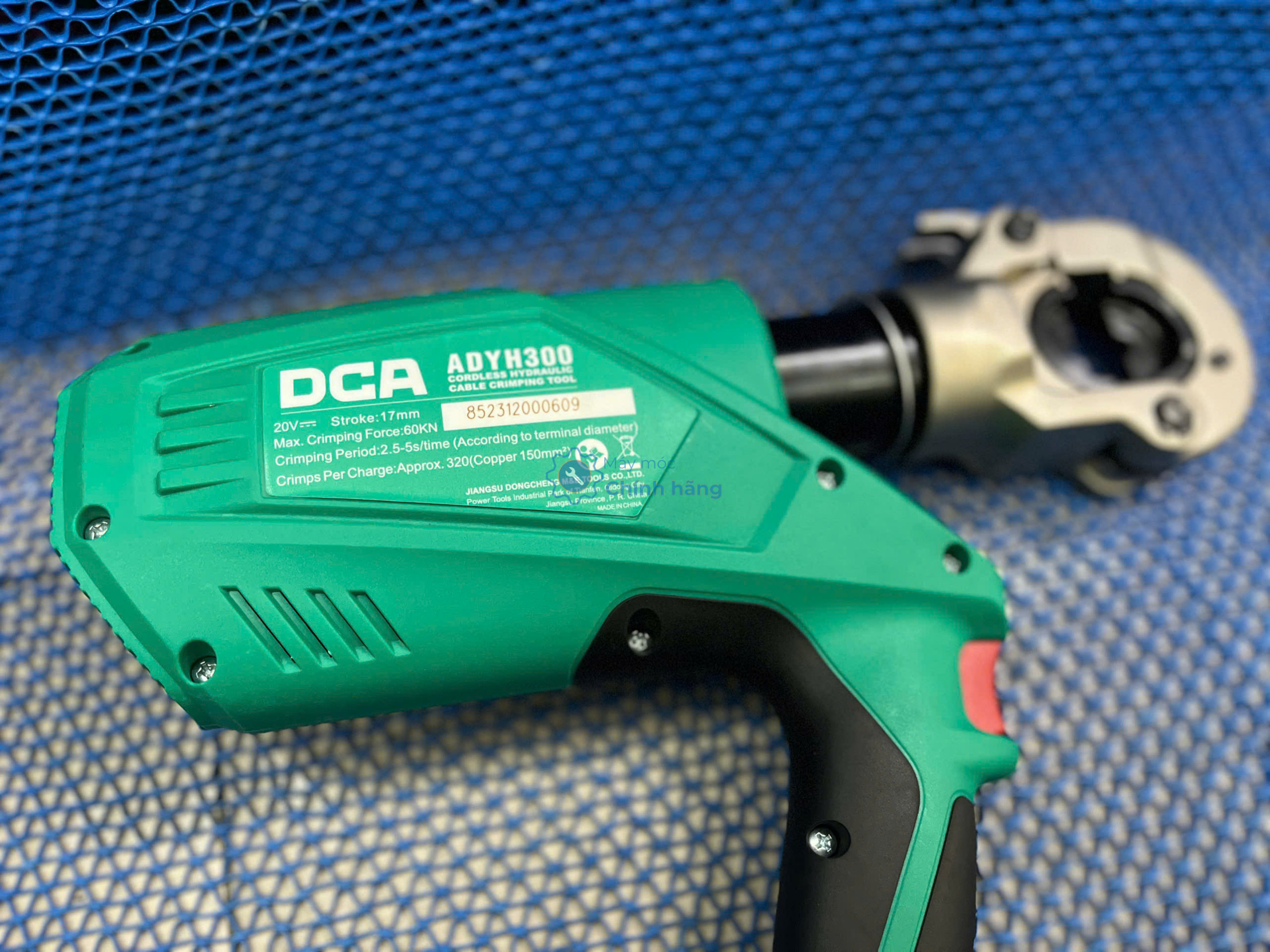 Máy bấm thủy lực dùng pin