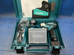 Máy bắt vít pin Makita TD090DWE 10.8V