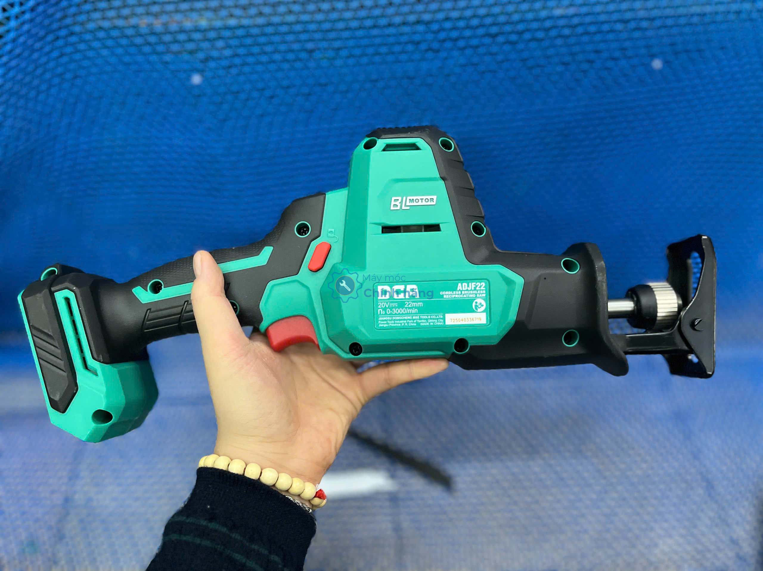 Máy cưa kiếm dùng pin 20V DCA ADJF22Z