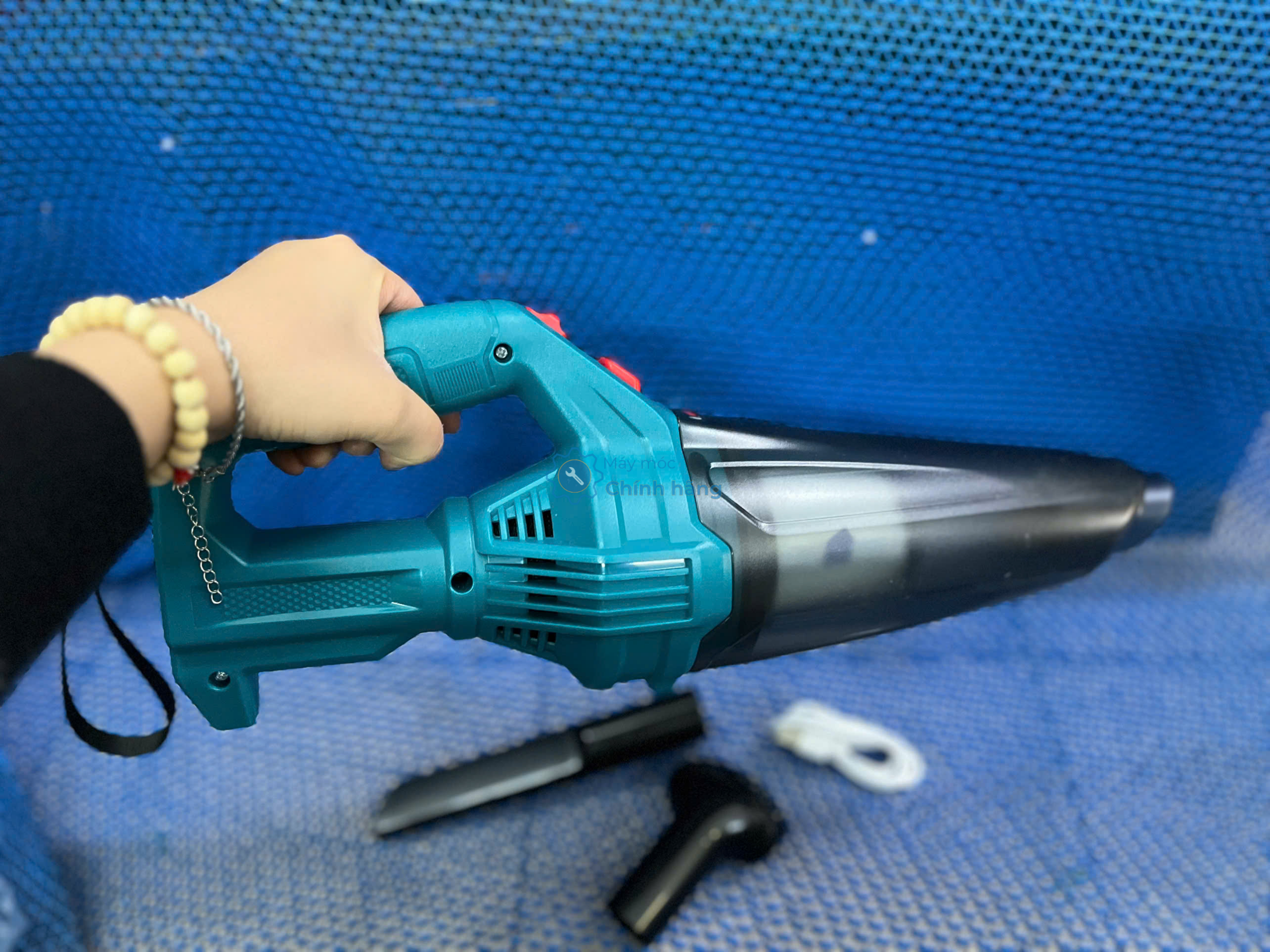 Máy hút bụi 0.5L dùng pin 11.1V