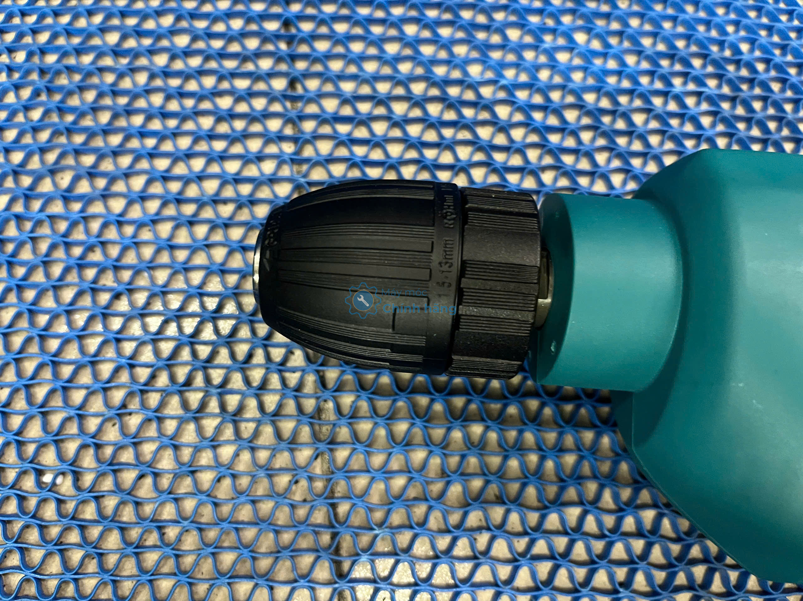 Máy khoan 630W Makita DP4021