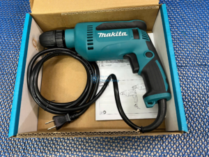 Máy khoan 630W Makita DP4021