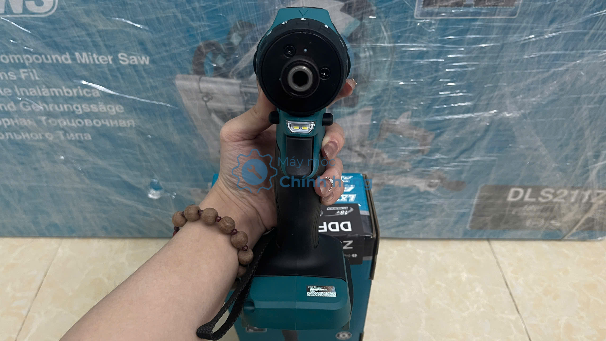 Alternative view of Máy khoan vặn vít dùng pin Makita DDF083Z 18V