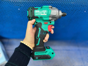 Máy siết bu lông dùng pin DCA ADPB488