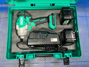 Máy Siết Bu Lông Dùng Pin DCA ADPB698FK