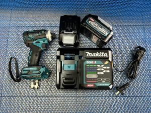 Máy vặn vít pin Makita TD001GM201 40V