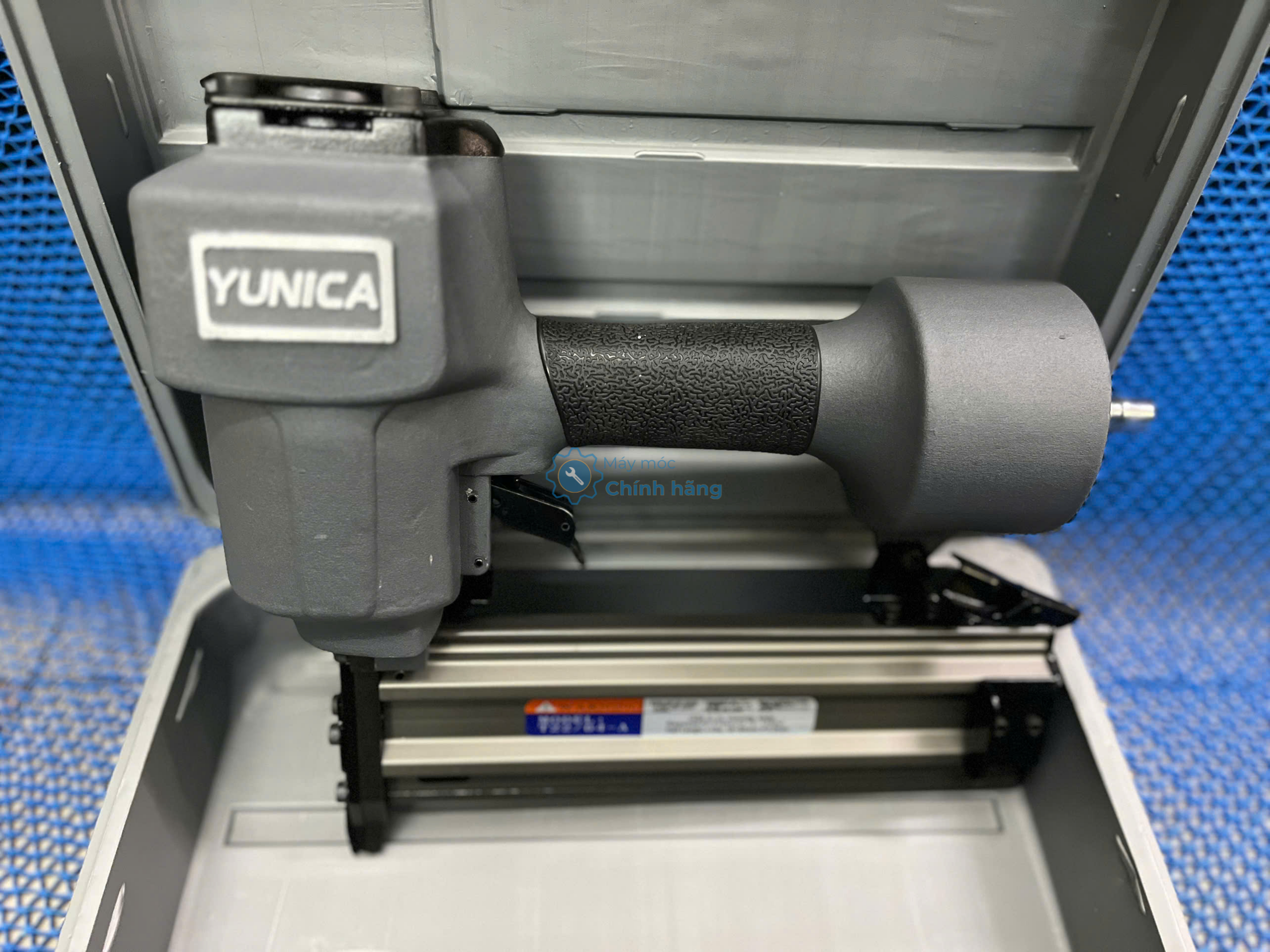 Súng Bắn Đinh Be Tông Dùng Hơi