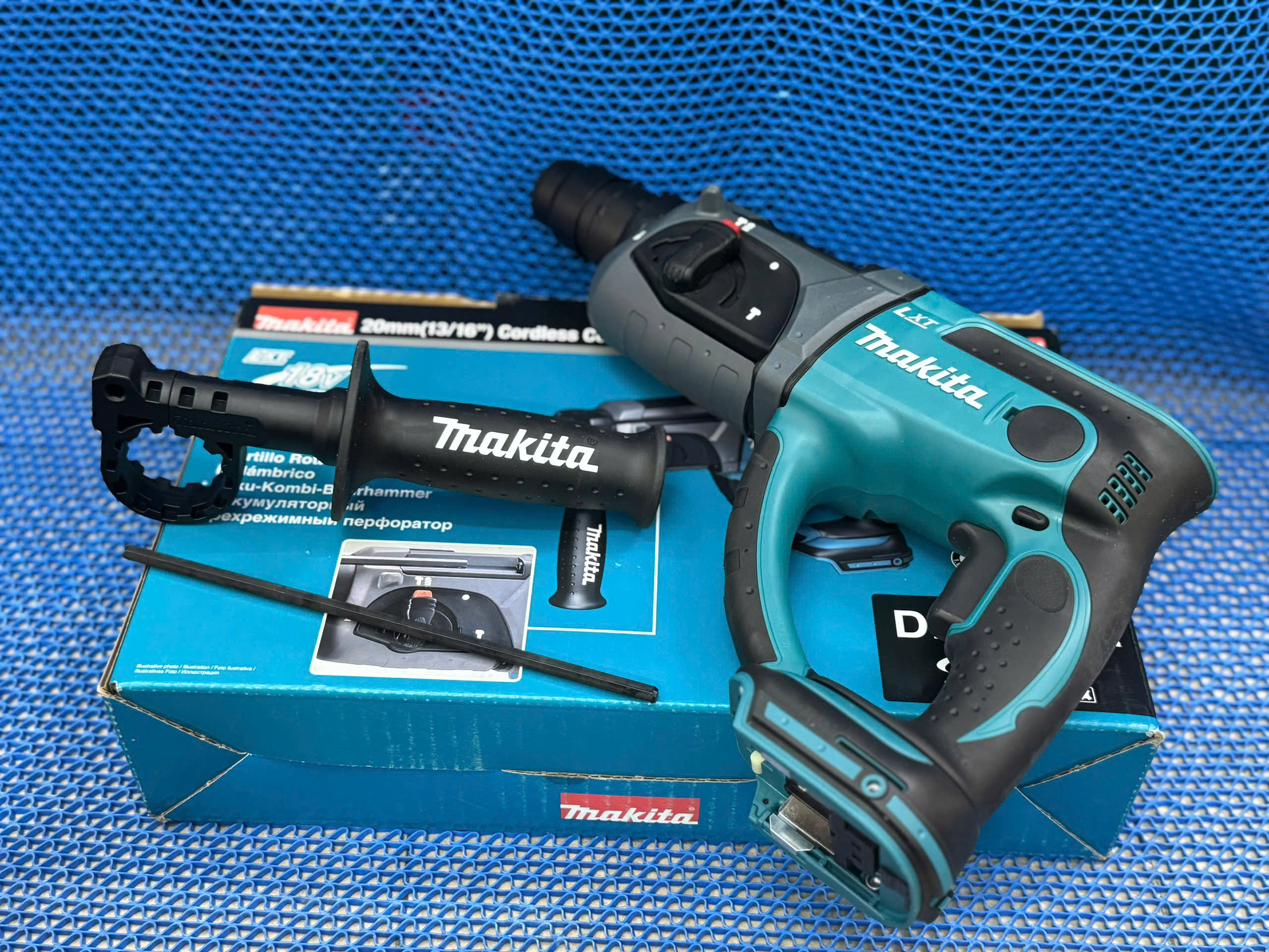 Máy khoan bê tông dùng pin Makita 18V DHR202Z (Chưa kèm Pin & Sạc) 6 Máy khoan bê tông dùng pin Makita 18V DHR202Z (Chưa kèm Pin & Sạc) - Ảnh 6