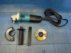100mm Máy mài góc Makita 9553NB