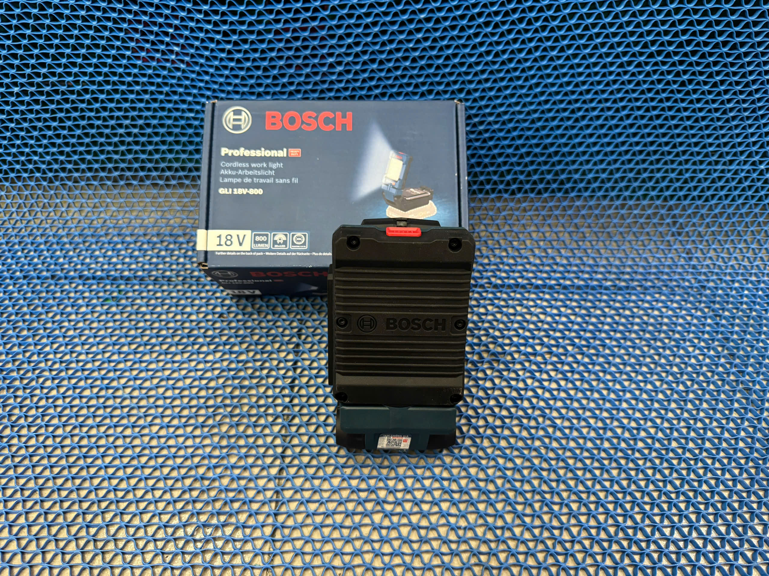 Đèn LED đa năng dùng pin 18V Bosch GLI 18V-800