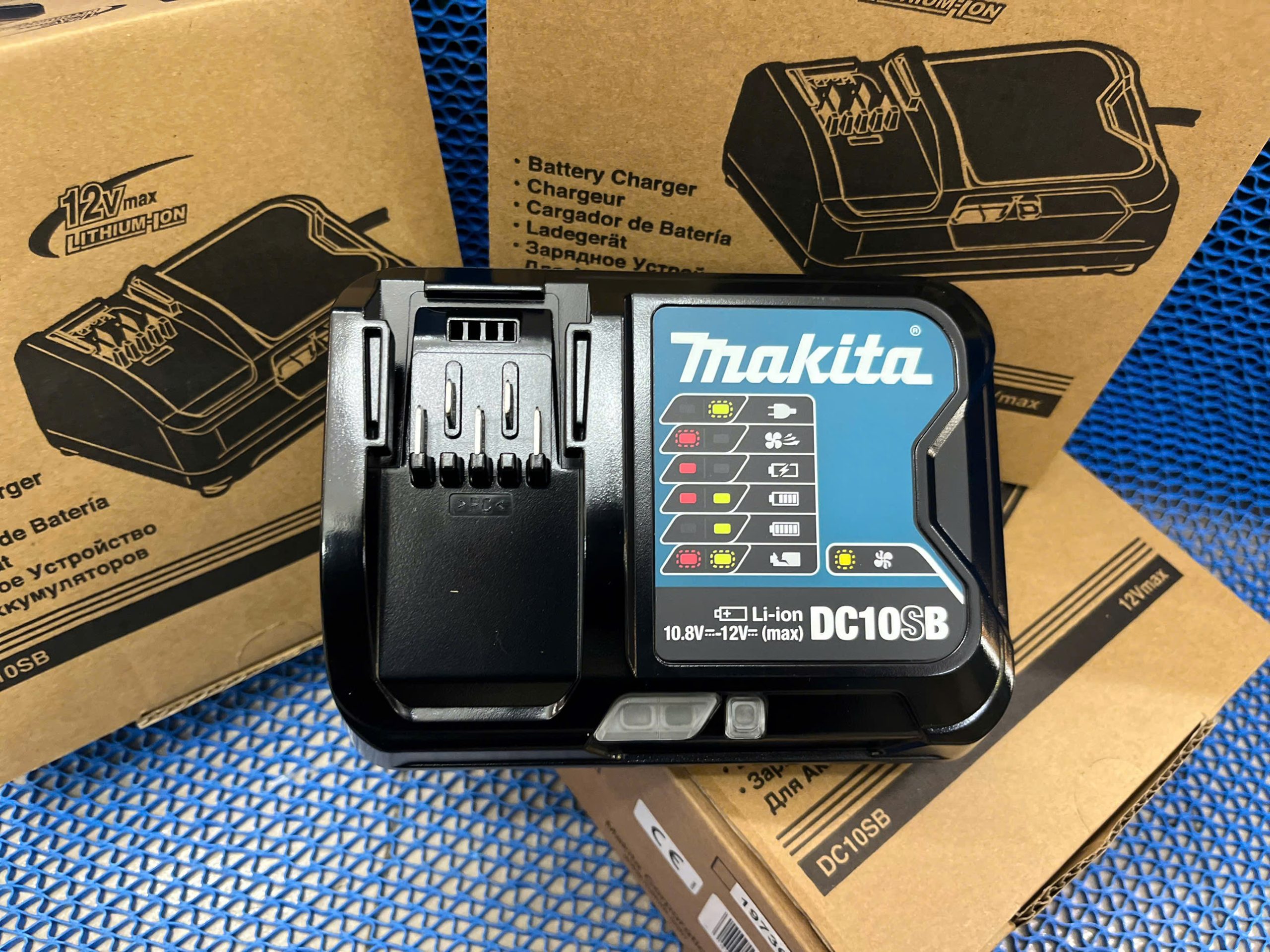 Đế sạc pin nhanh Makita 12VMax DC10SB