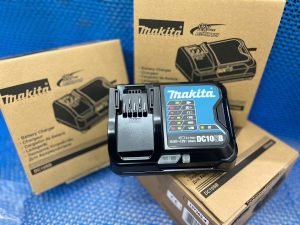 Sạc pin nhanh Makita 12VMax DC10SB