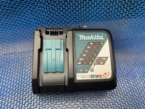 Sạc nhanh 18V Makita DC18RC 195584-2