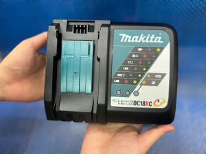 Sạc nhanh 18V Makita DC18RC 195584-2