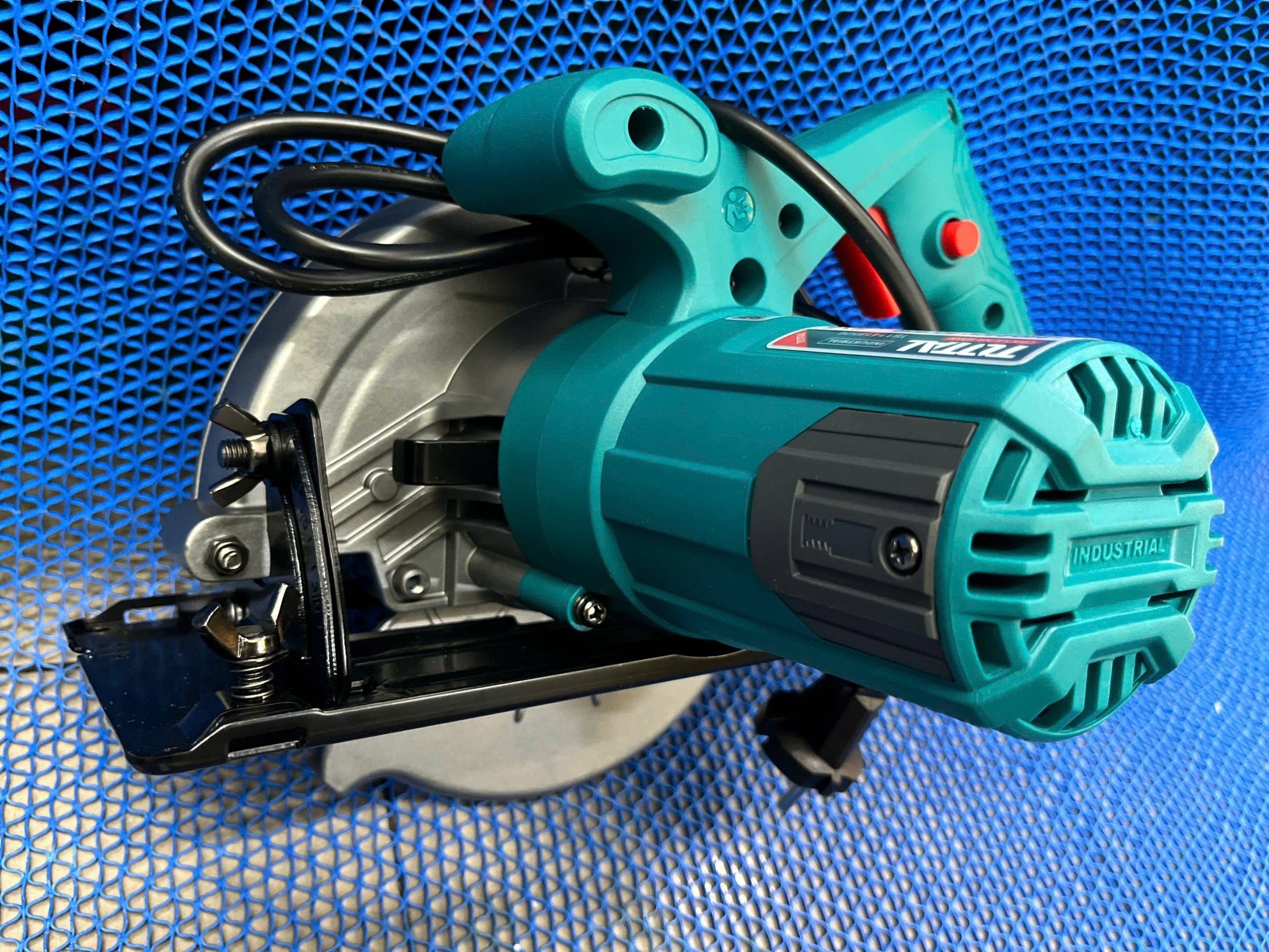 Máy cưa đĩa tròn