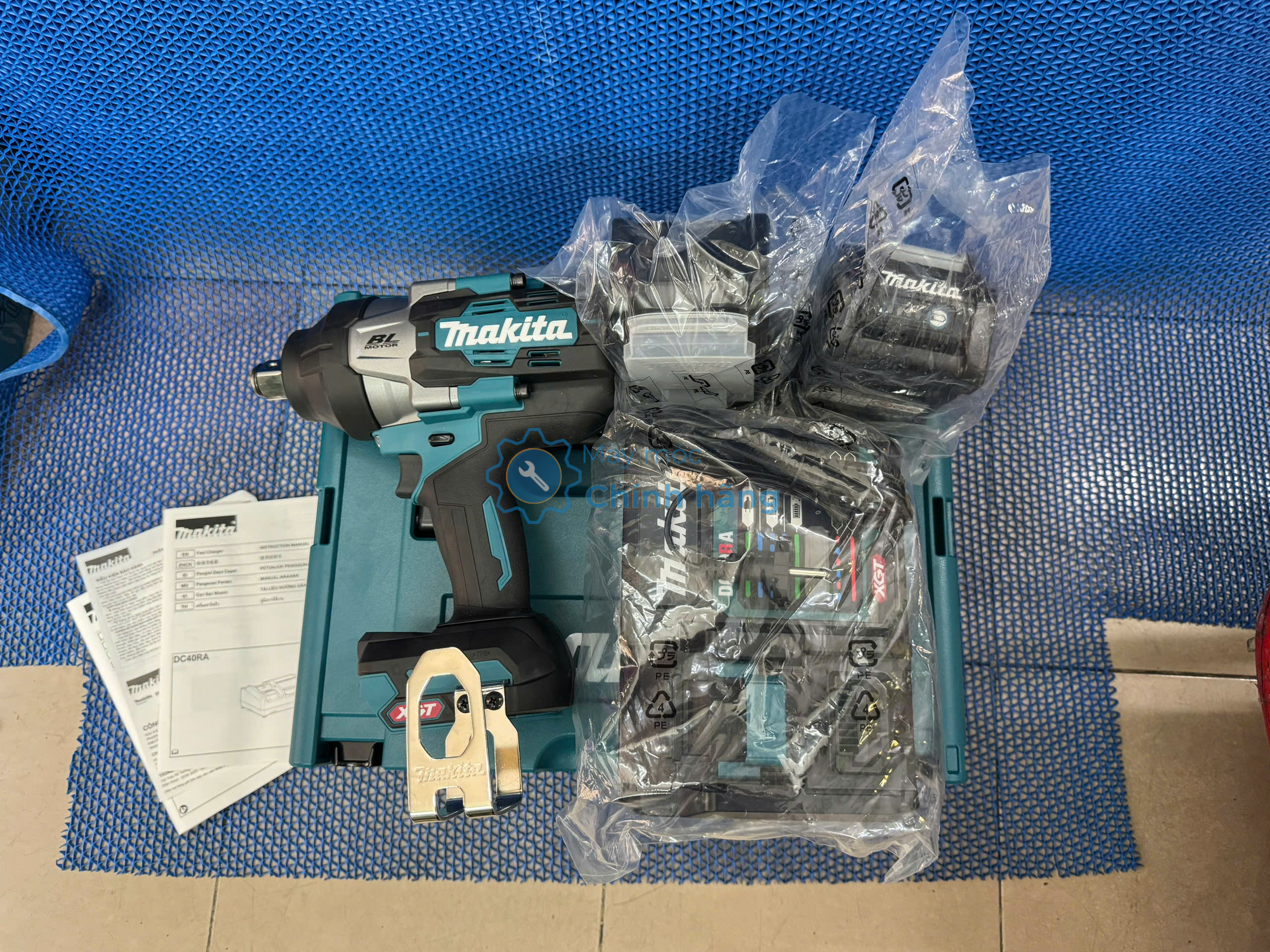 Máy siết bu lông Makita TW001GM201 dùng pin (19MM/BL) (40V Max) 10 Máy siết bu lông Makita TW001GM201 dùng pin (19MM/BL) (40V Max)