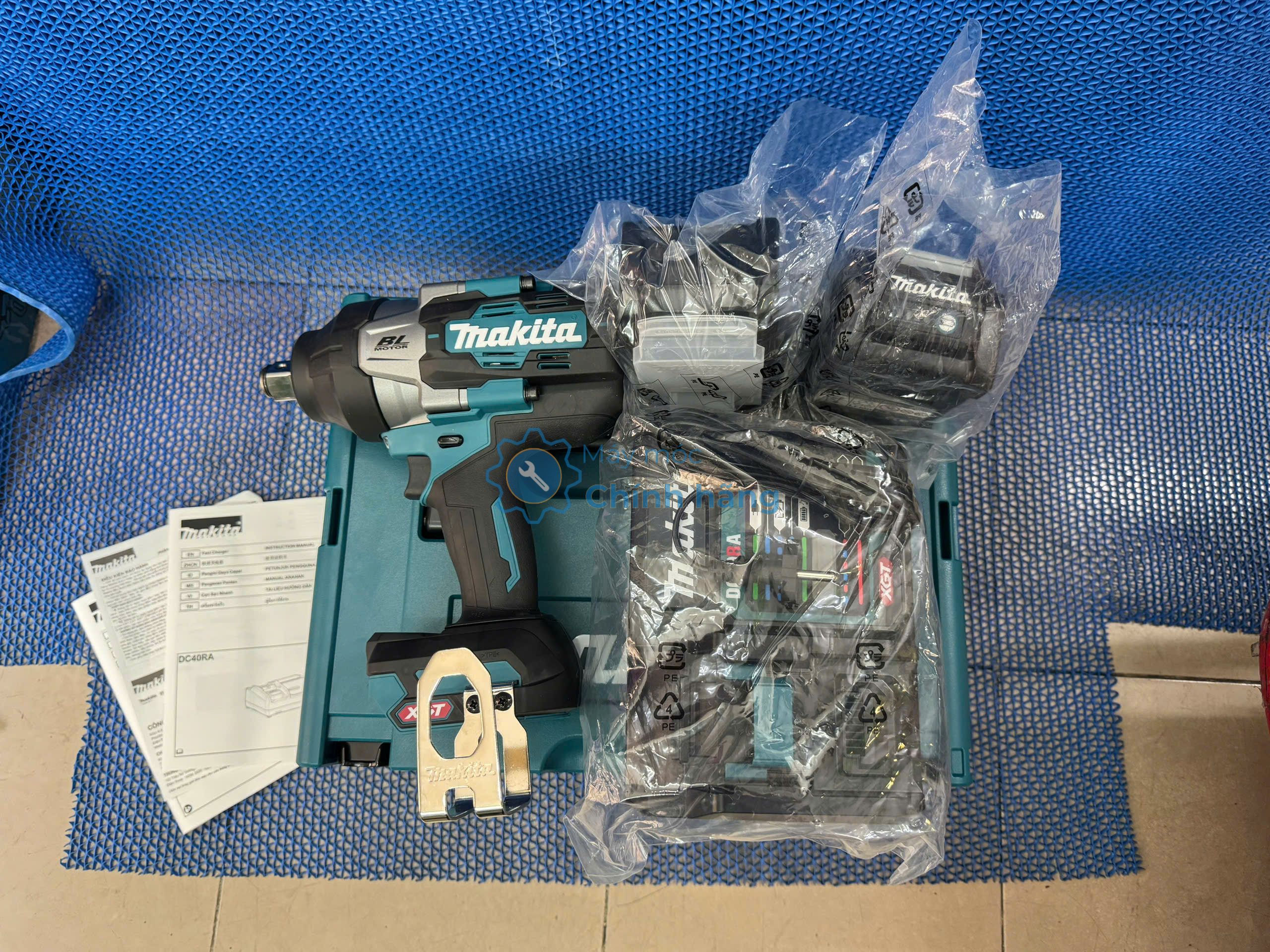 Máy siết bu lông Makita TW001GM201 dùng pin (19MM/BL) (40V Max) 5 Máy siết bu lông Makita TW001GM201 dùng pin (19MM/BL) (40V Max)