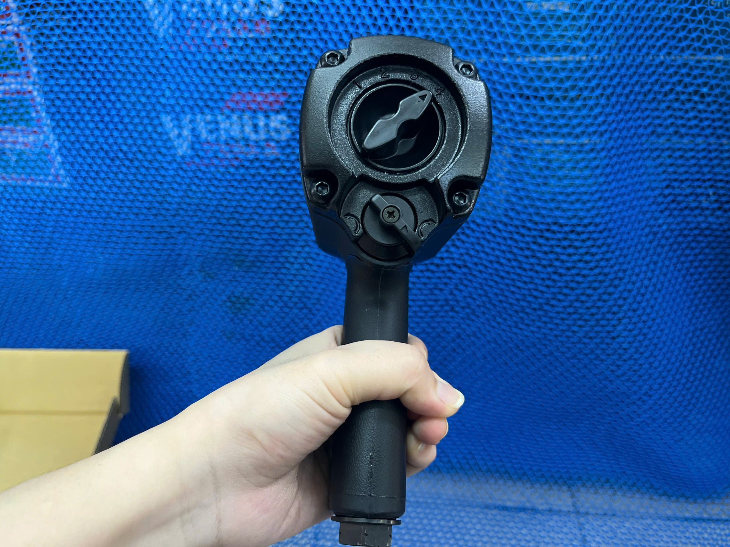 Súng vặn bu lông Kawasaki KPT-14ME – 1/2" mạnh mẽ, gọn tay cho xưởng & công trình 2 Súng vặn bu lông Kawasaki KPT-14ME – 1/2" mạnh mẽ, gọn tay cho xưởng & công trình - Ảnh 2