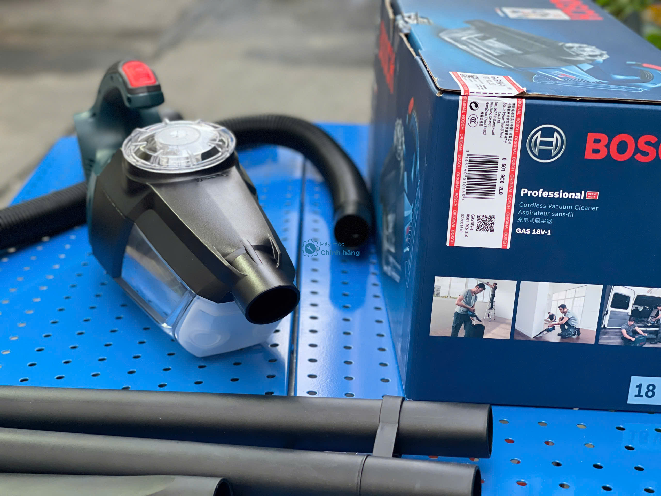 Bộ đầu hút sàn, đầu hút khe hở và ống nối dài đi kèm máy Bosch GAS 18V-1