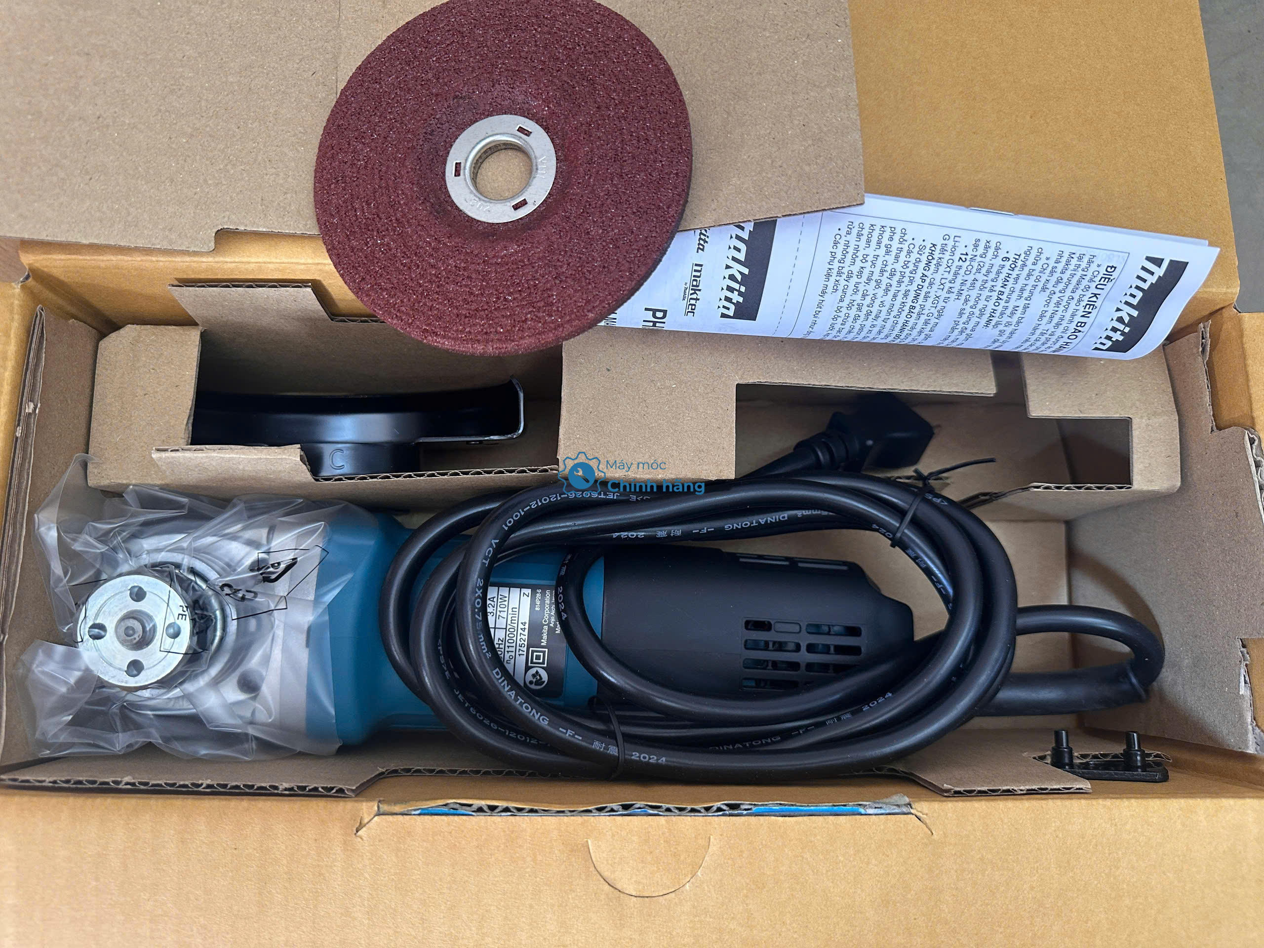 100mm Máy mài góc Makita 9553B 14 Ứng dụng cắt cầm tay của Makita 9553B