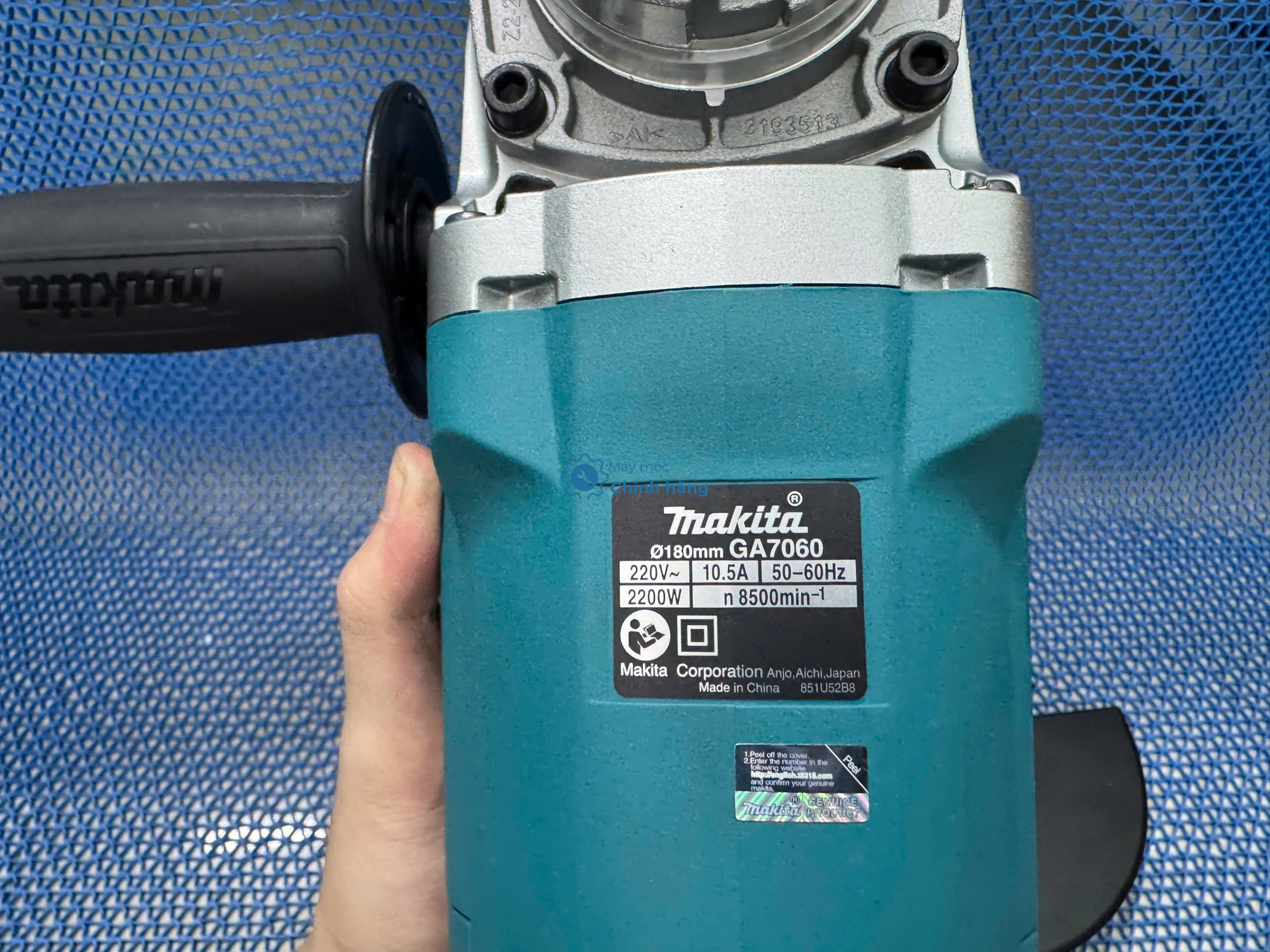 7" Máy Mài Góc 2200W Makita GA7060 12 Máy cắt đa năng Makita GA7060 tại công trình
