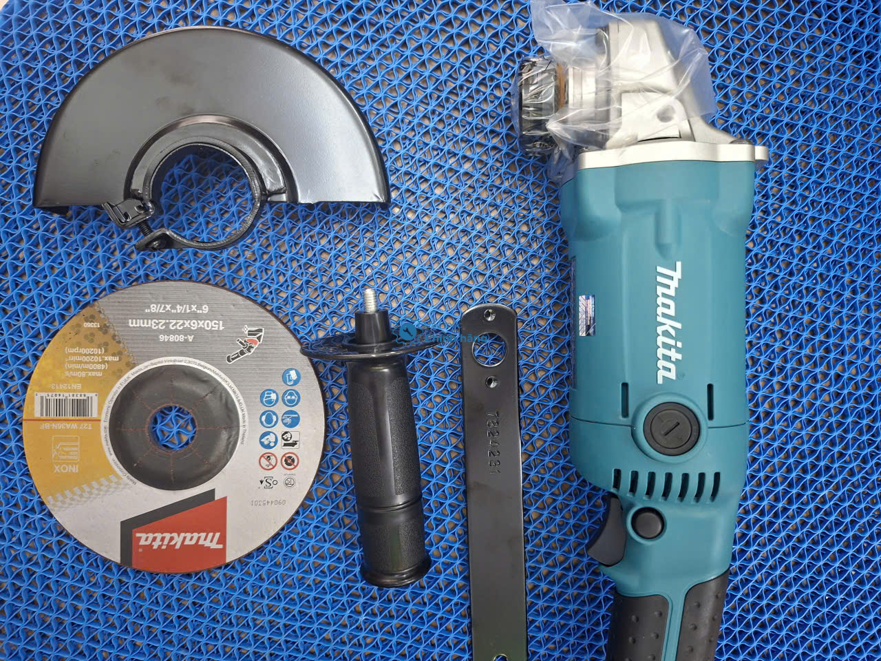 Máy mài góc Makita GA6010 (150mm) 9 Sải đá cắt mài rộng 150mm của Makita GA6010