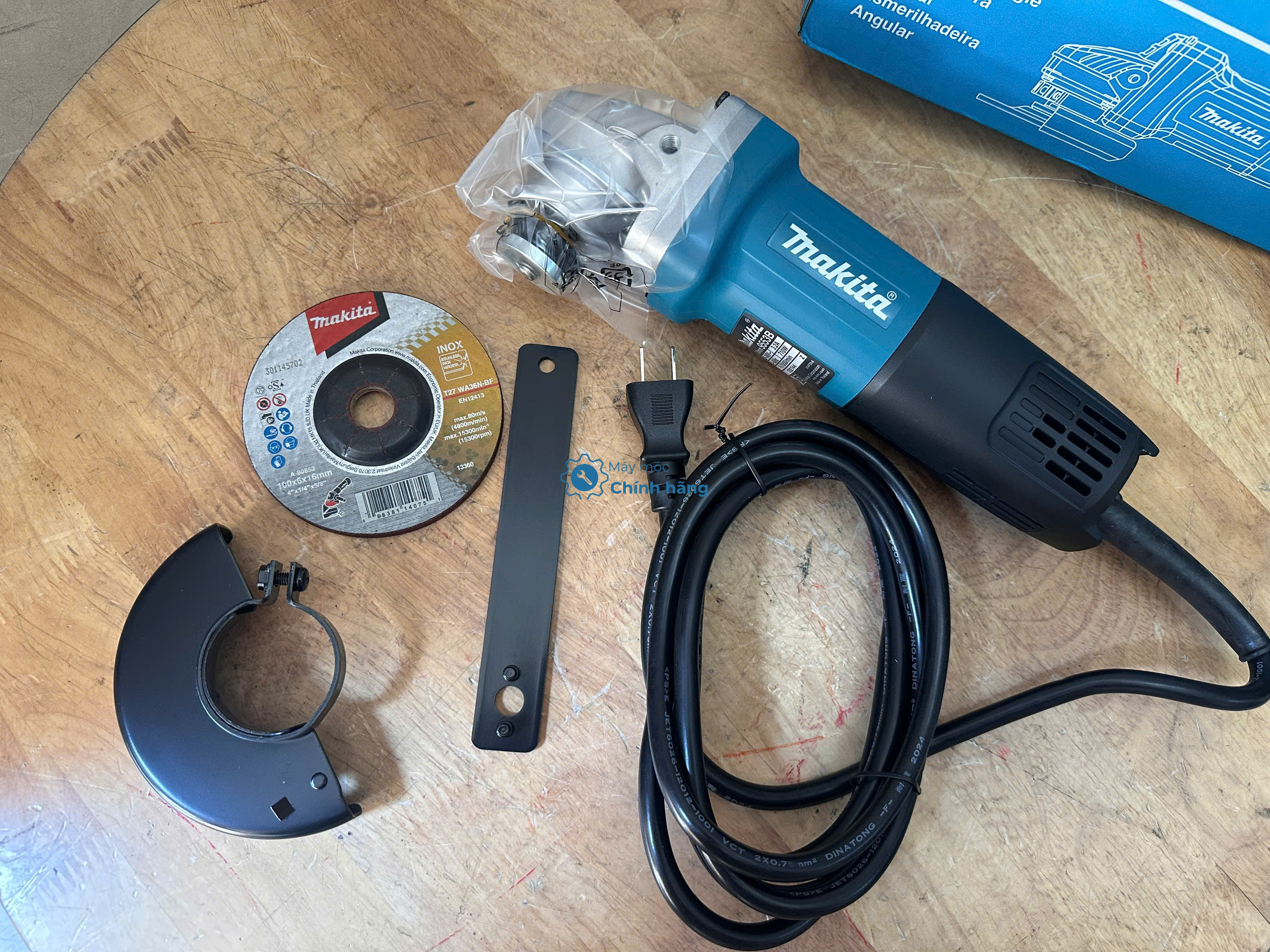 100mm Máy mài góc Makita 9553B 15 Trọn bộ hộp sản phẩm Makita 9553B