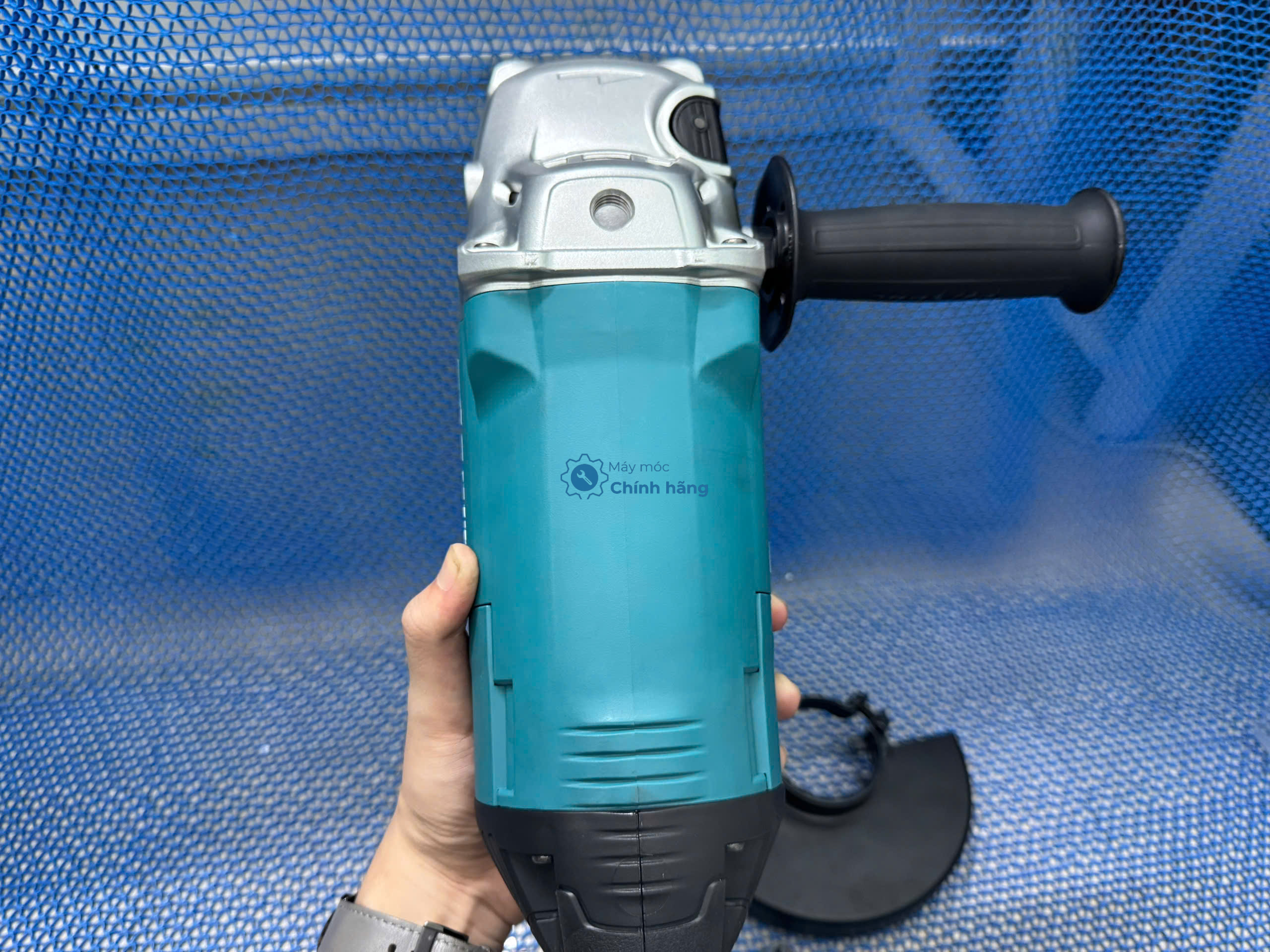 7" Máy Mài Góc 2200W Makita GA7060 11 Thiết kế công thái học cầm tay của Makita GA7060