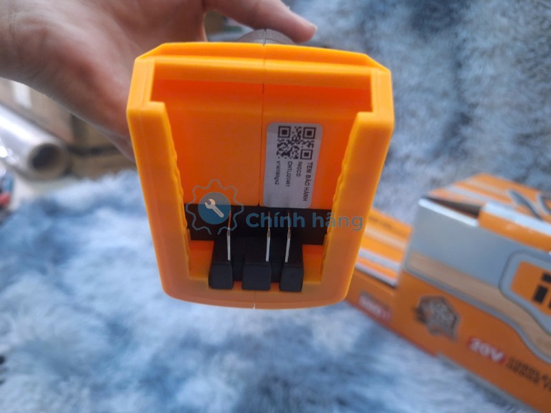 Đế gắn pin của máy cắt tỉa hàng rào Ingco CHTLI20461