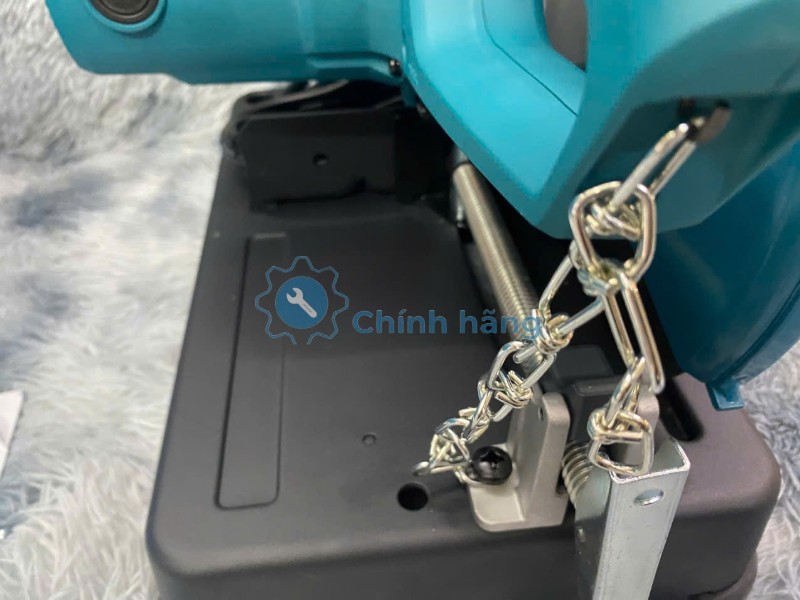 Máy Cắt Sắt Makita LW1401 2200W Chính Hãng – Cắt Thép Hộp, Sắt Hiệu Quả 32 Đế máy cắt sắt Makita LW1401