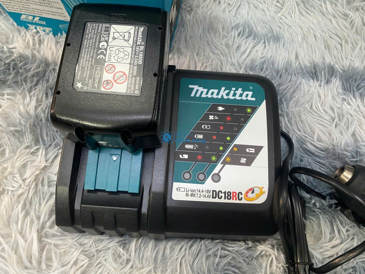 Máy Khoan Búa Makita DHP490RT1J Chính Hãng – Bộ 1 Pin 3.0Ah 14 Đốc sạc nhanh DC18RC và pin 18V Makita