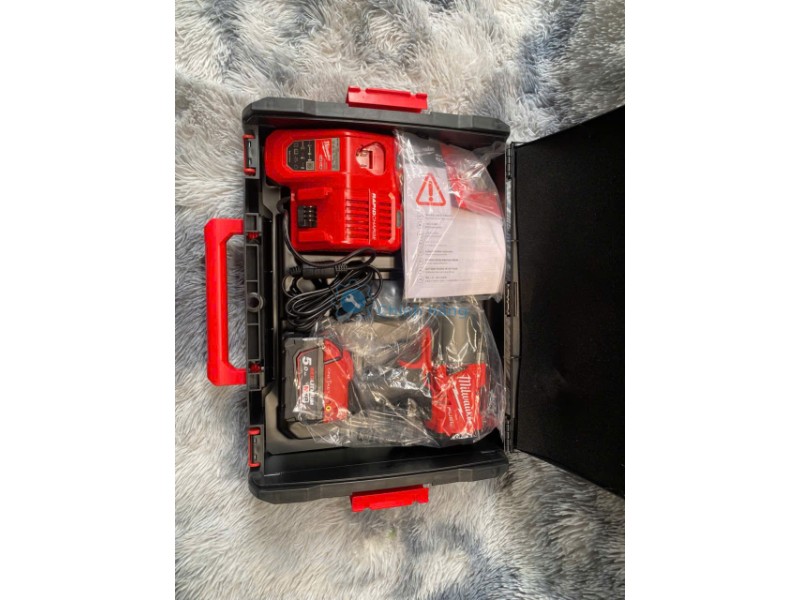 Máy Siết Bu Lông Milwaukee M18ONEFHIWF34 Chính Hãng (Gồm 2 pin và 1 sạc) 25 Đóng gói máy siết bu lông Milwaukee M18ONEFHIWF34-0 giao khách
