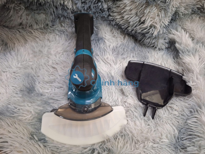 Khay hứng cỏ máy tỉa cỏ Makita UM600DZ
