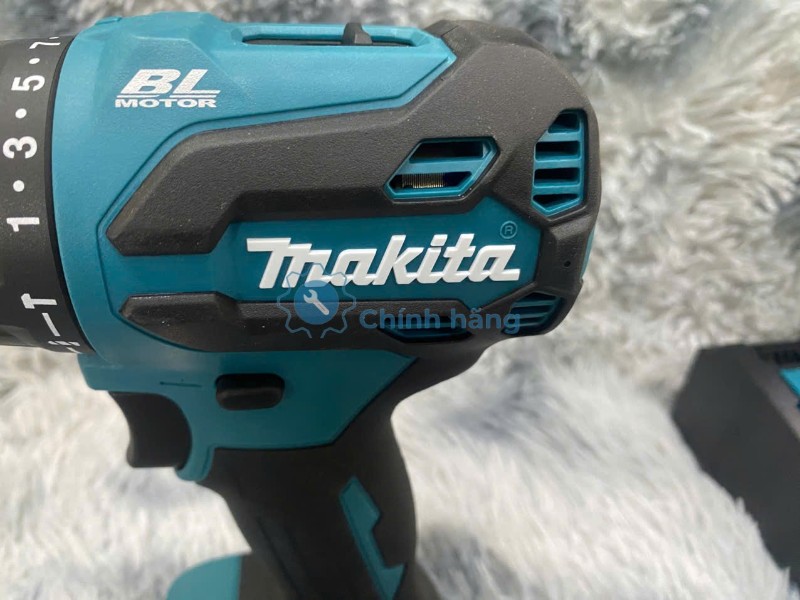 Máy Khoan Động Lực Dùng Pin 18V Makita DHP490 Chính Hãng 25 logo Makita trên máy khoan DHP490