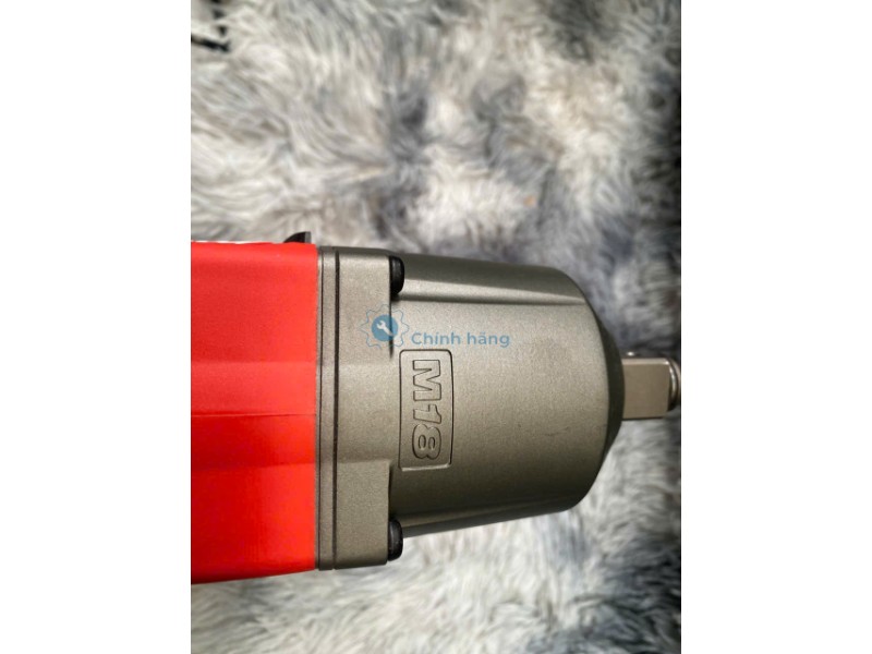 Máy Siết Bu Lông Milwaukee M18ONEFHIWF34 Chính Hãng (Gồm 2 pin và 1 sạc) 19 Logo M18 FUEL trên máy siết bu lông Milwaukee M18ONEFHIWF34-0