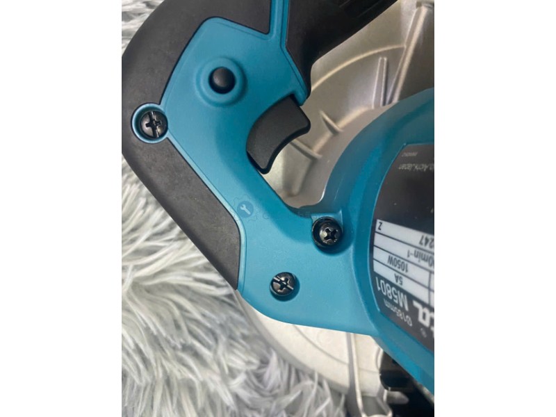 Lưỡi cưa và cò bấm máy cưa đĩa Makita M5801B