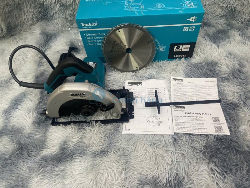 Máy cưa đĩa Makita M5801B thiết kế gọn dễ sử dụng