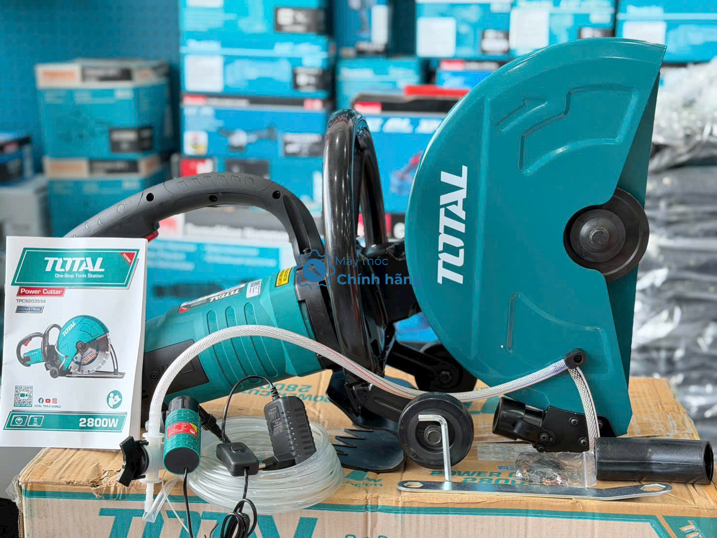 Máy cắt đá bê tông cầm tay Total TPC9203556 công suất 2800W