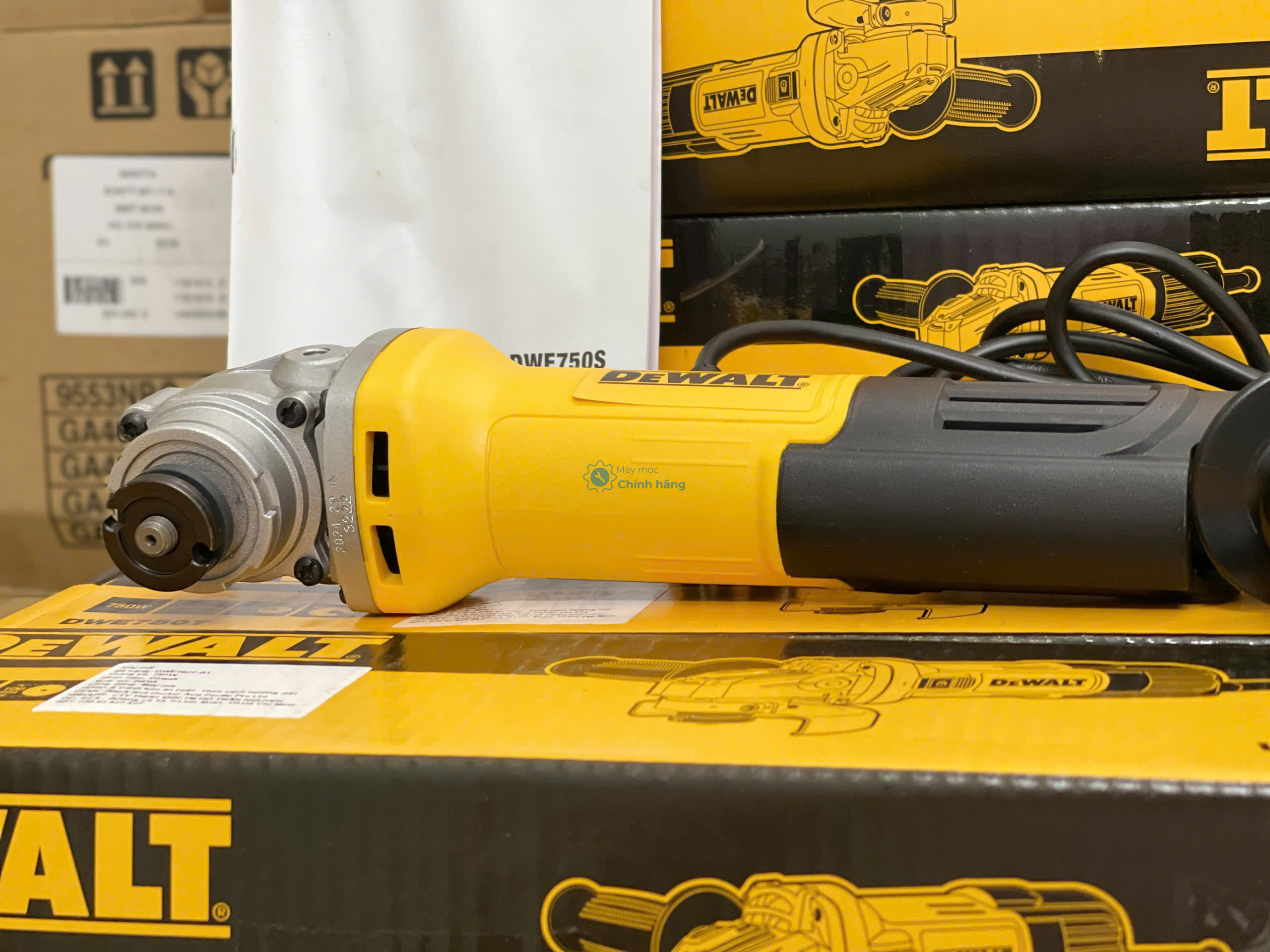 Máy Mài Góc DeWalt DWE750T Chính Hãng – Máy Mài 750W Giá Tốt 22 Máy mài góc cầm tay DeWalt DWE750T chính hãng