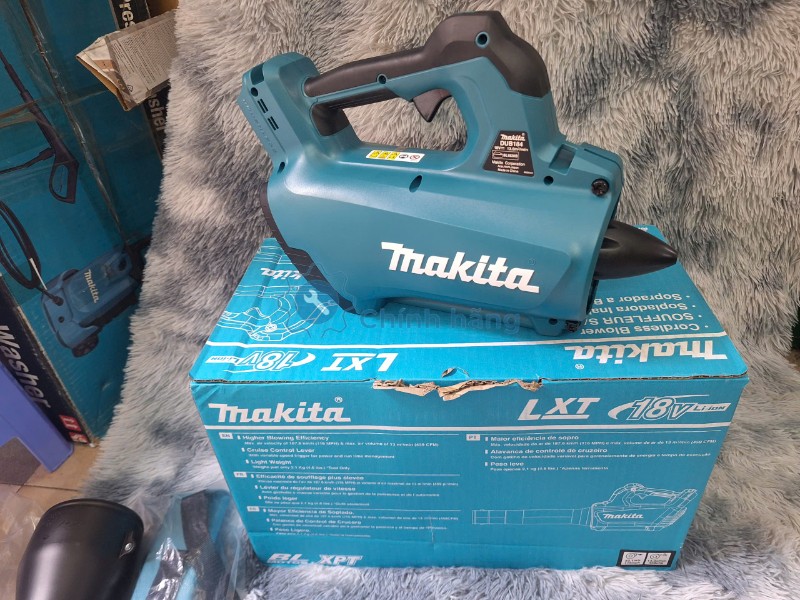 Máy thổi pin Makita DUB184 chính diện thiết kế gọn dễ thao tác