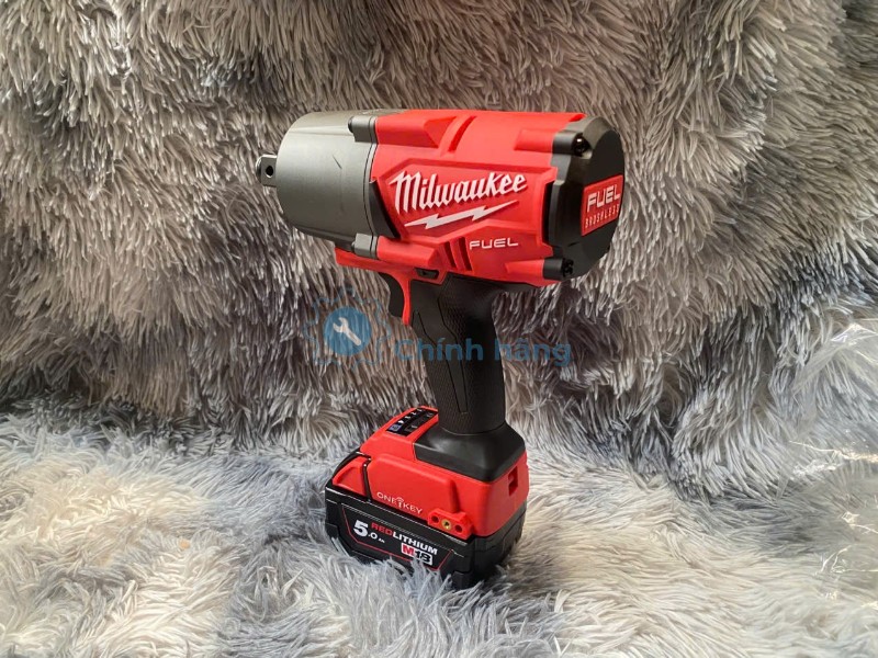 Máy Siết Bu Lông Milwaukee M18ONEFHIWF34 Chính Hãng (Gồm 2 pin và 1 sạc) 15 Máy siết bu lông Milwaukee M18ONEFHIWF34-0 góc nghiêng 45 độ