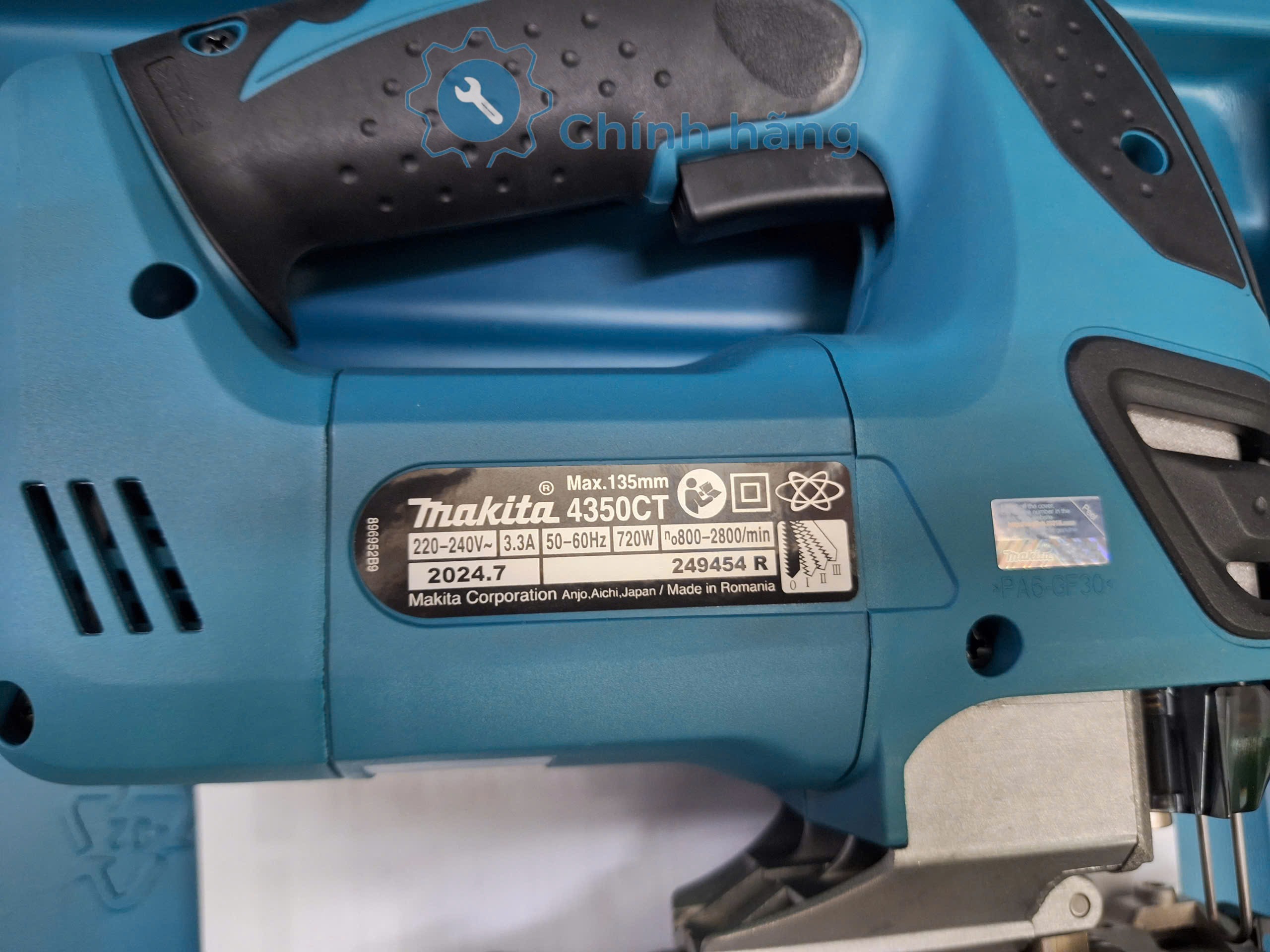 Model Makita 4350CT trên thân máy cưa lọng điện chính hãng