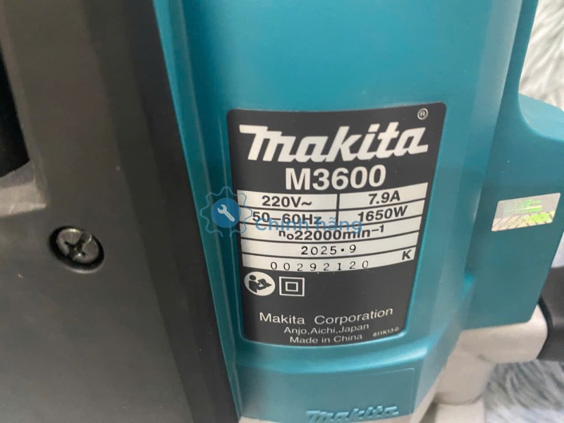 So Sánh Makita M3600B Và Makita M3700B: Chọn Máy Phay Gỗ Hay Máy Đánh Cạnh? 10 Model Makita M3600B trên thân máy phay gỗ chính hãng