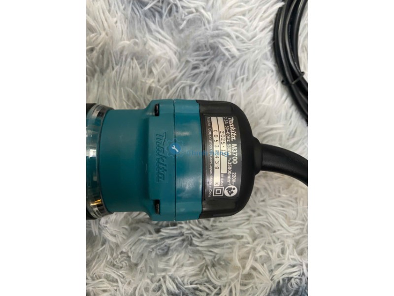 So Sánh Makita M3600B Và Makita M3700B: Chọn Máy Phay Gỗ Hay Máy Đánh Cạnh? 7 Model Makita M3700B trên thân máy đánh cạnh chính hãng