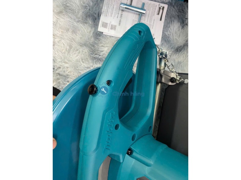Máy Cắt Sắt Makita LW1401 2200W Chính Hãng – Cắt Thép Hộp, Sắt Hiệu Quả 35 Tay cầm máy cắt sắt Makita LW1401