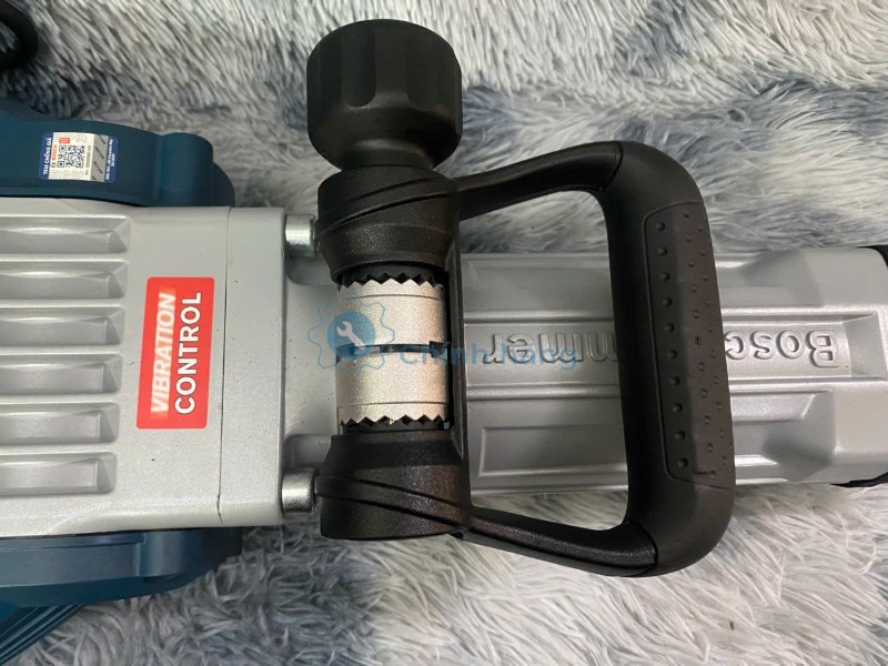 máy đục bê tông Bosch GSH 16-30 sử dụng tại công trình