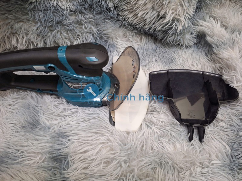Trọn bộ máy tỉa cỏ tỉa hàng rào mini Makita UM600DZ khi nhận hàng