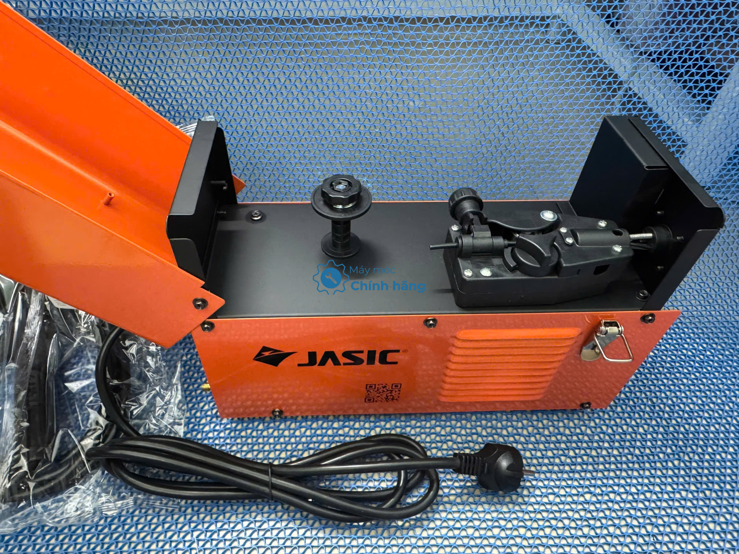 Máy Hàn MIG Jasic NB-160E 160A Súng Rời 3 Chức Năng 3 Góc nghiêng thân máy hàn MIG Jasic NB-160E 160A nhỏ gọn